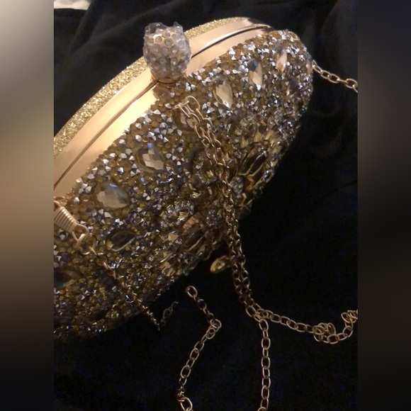 Elegant Silver‎ Crystal Clutch